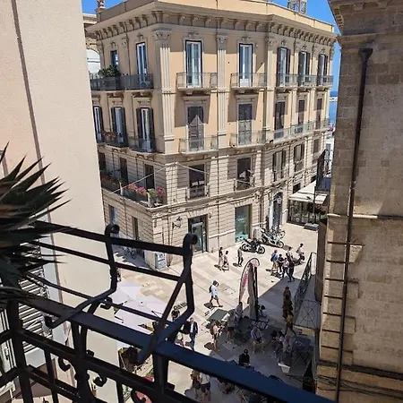 דירה A Balcon On The Plaza